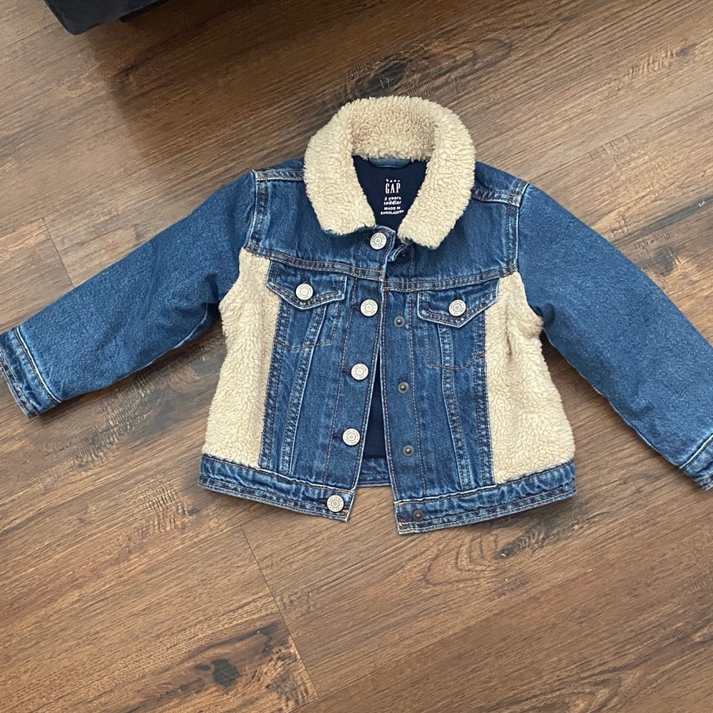 NWOT GAP Blue Denim Jacket with Cream Sherpa